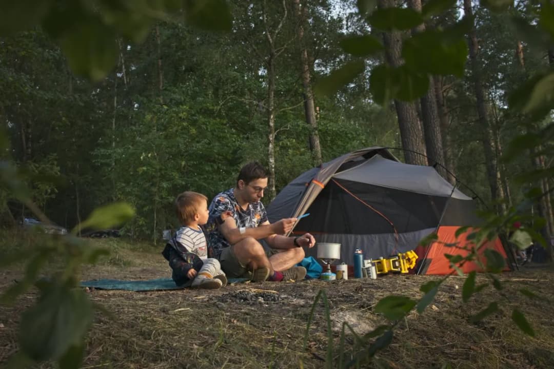 Czy można rozbić namiot nad jeziorem? Sprawdź przepisy i zasady