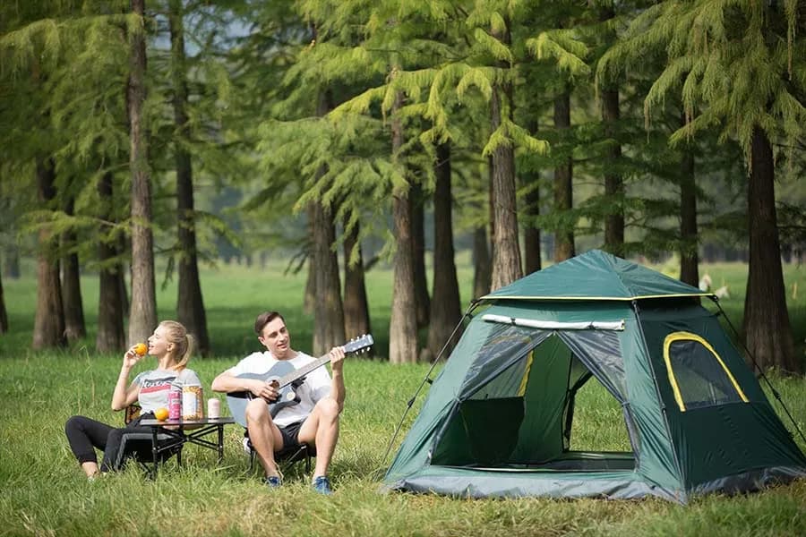 Co wziąć pod namiot nad jezioro, aby uniknąć nieprzyjemności?