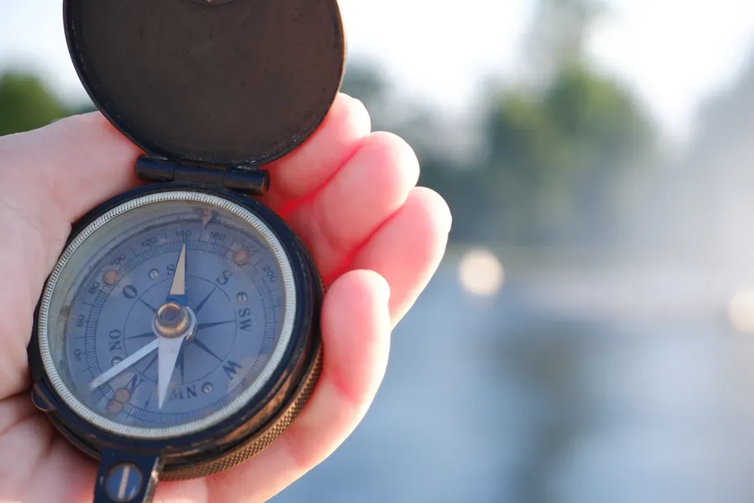 Jak się nazywa igła w kompasie? Odkryj jej fascynującą rolę