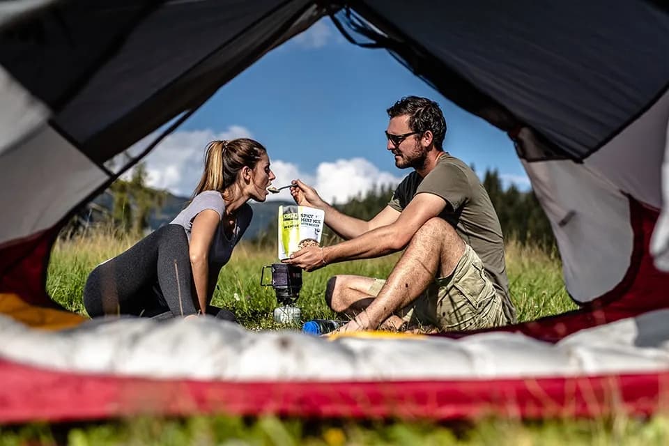 Co to jest biwak? Zrozumienie i znaczenie biwaku w praktyce